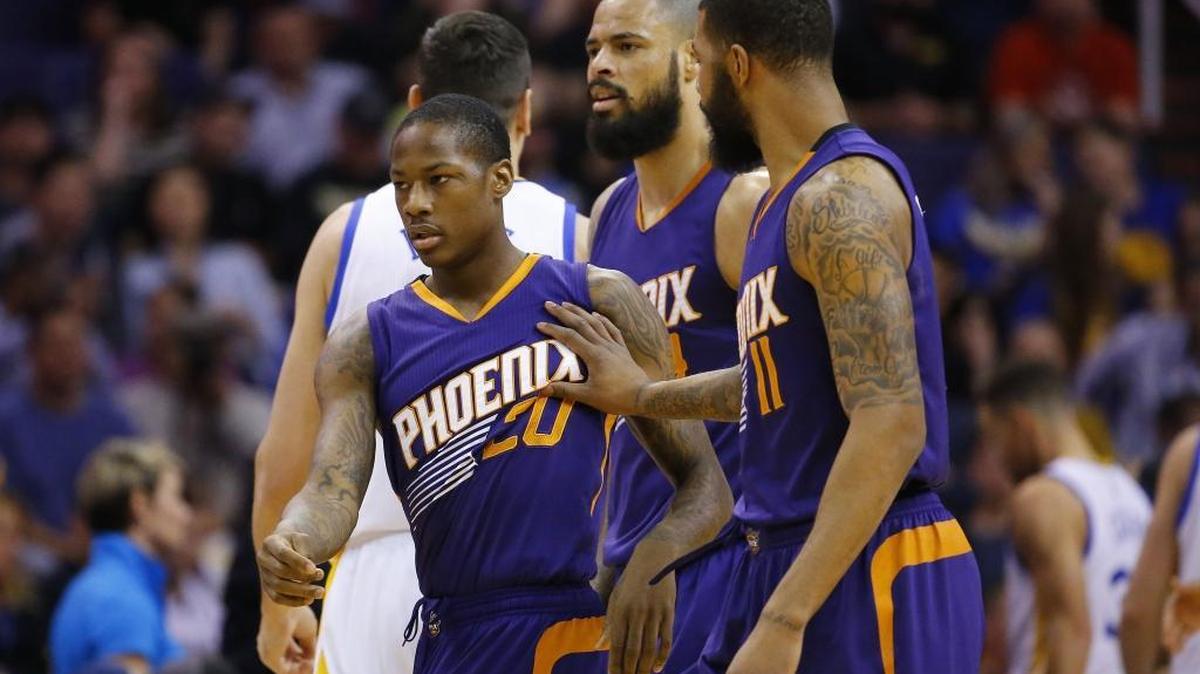 Phoenix Suns forward Markieff Morris (11) pushes guard Archie Goodwin (20) during the first quarter of their NBA basketball game against the Golden State Warriors in Phoenix, Ariz., Wednesday, Feb. 10, 2016. Goodwin and Morris emerged the team's leading scorers after scuffling during a first-quarter timeout.