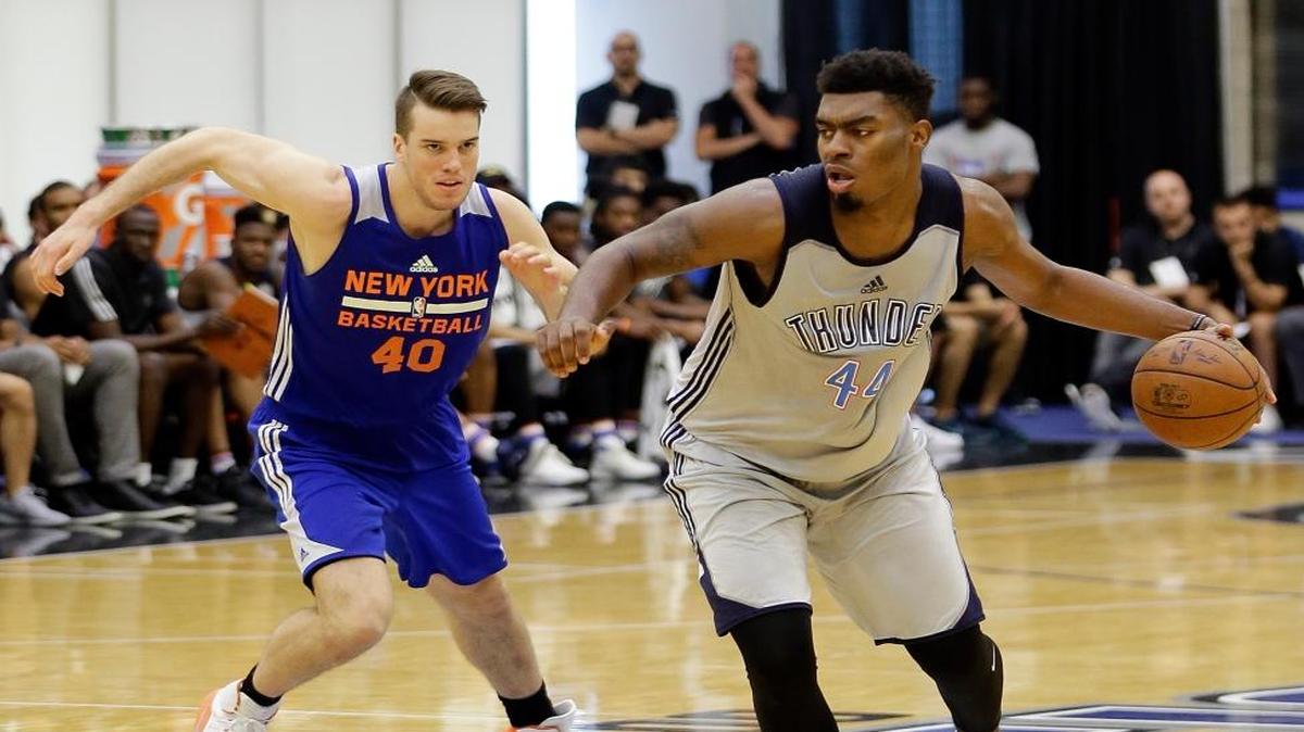 The Oklahoma City Thunder’s Dakari Johnson, right, drove around the New York Knicks’ Marshall Plumlee during the second half of a summer league game on Monday in Orlando, Fla.