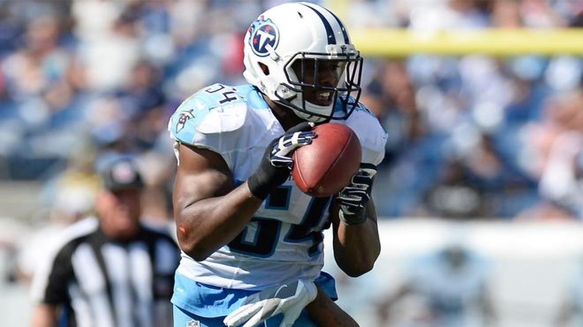 Tennessee Titans linebacker Avery Williamson (54) intercepts a pass intended for Oakland Raiders wide receiver Michael Crabtree (15) in the second half of an NFL football game Sunday, Sept. 25, 2016, in Nashville.