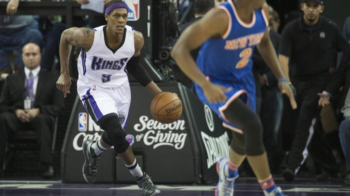 Kings guard Rajon Rondo (9) drove the ball down court against the Knicks on Thursday, Dec. 10.