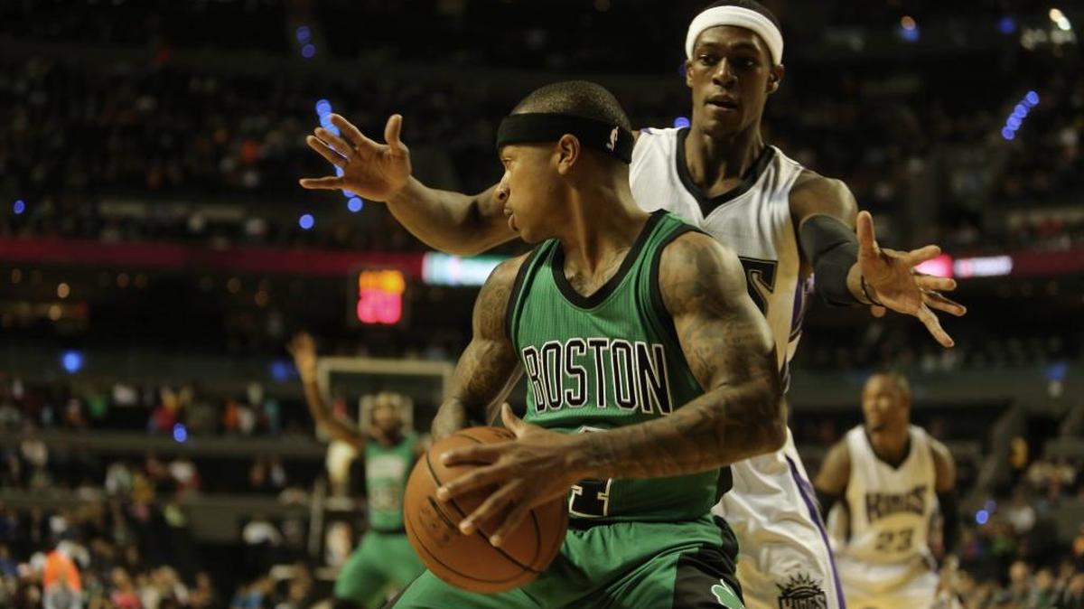 The Boston Celtics’ Isaiah Thomas, left, was guarded by the Sacramento Kings’ Rajon Rondo during the first half in Mexico City on Thursday, Dec. 3, 2015.