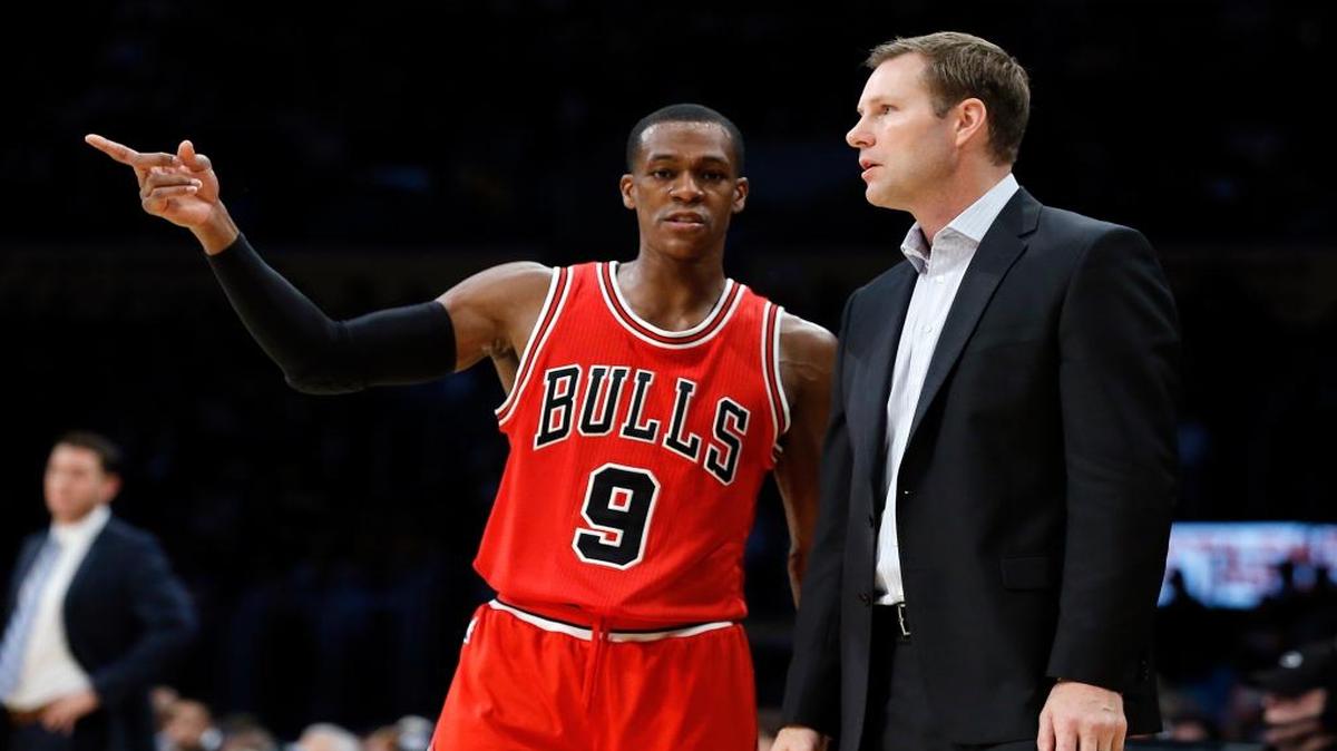 Chicago Bulls guard Rajon Rondo (9) talks with head coach Fred Hoiberg, right, during the first half of an NBA basketball game against the Los Angeles Lakers in Los Angeles, Sunday, Nov. 20, 2016.