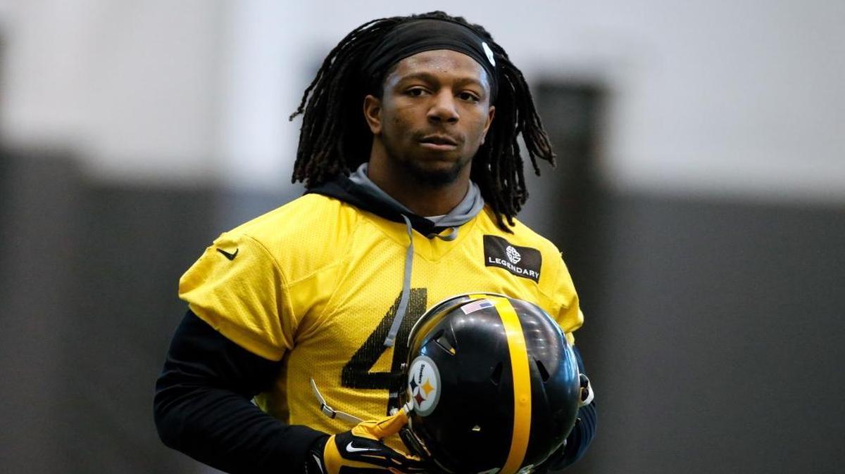 Pittsburgh Steelers linebacker Bud Dupree took a break during an NFL football practice in Pittsburgh on Jan. 13.
