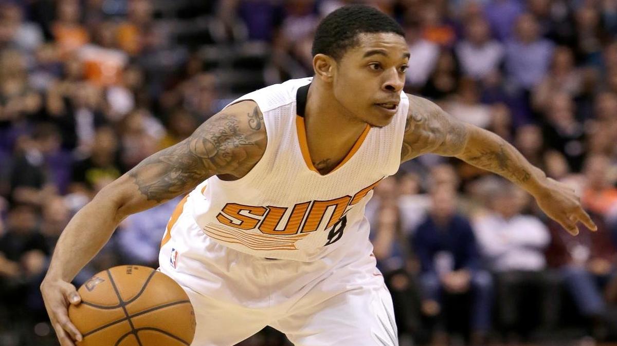 Phoenix Suns guard Tyler Ulis (8) dribbled against the Charlotte Hornets in the first quarter on Thursday. The rookie had eight points and a career-high eights assists in that game.