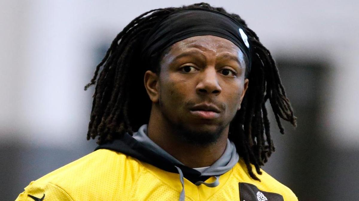 Pittsburgh Steelers linebacker Bud Dupree takes a break during an NFL football practice, in Pittsburgh, Wednesday, Jan. 13, 2016.