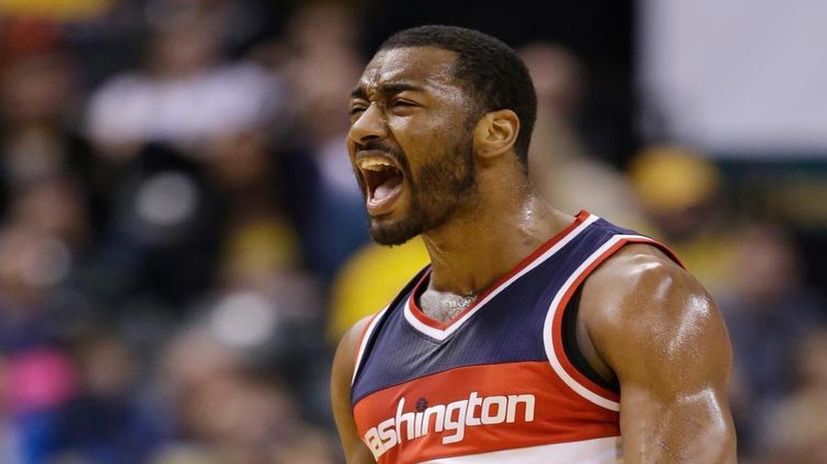 The Washington Wizards’ John Wall (2) celebrated during the second half against the Indiana Pacers on Friday, Jan. 15, 2016, in Indianapolis. Washington won 118-104.