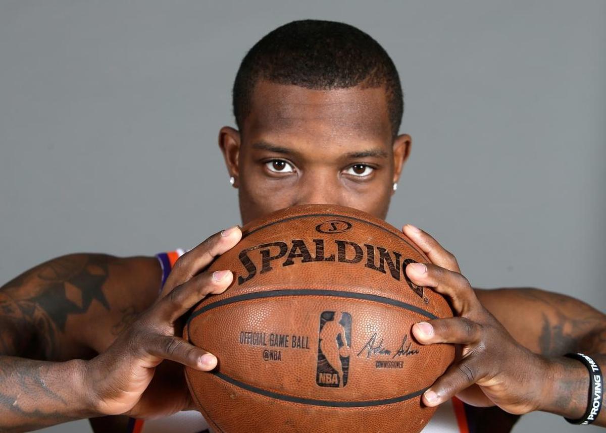 Phoenix Suns’ Eric Bledsoe poses during the NBA basketball team media day Monday, Sept. 25, 2017 in Phoenix.