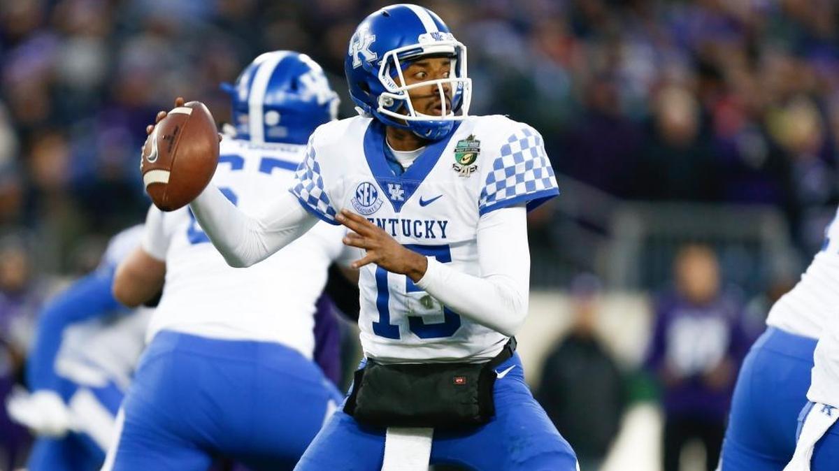 Kentucky quarterback Stephen Johnson (15) looked to pass against Northwestern during the Music City Bowl in Nashville on Dec. 29. Johnson said Tuesday the bowl would be his last game as a player.