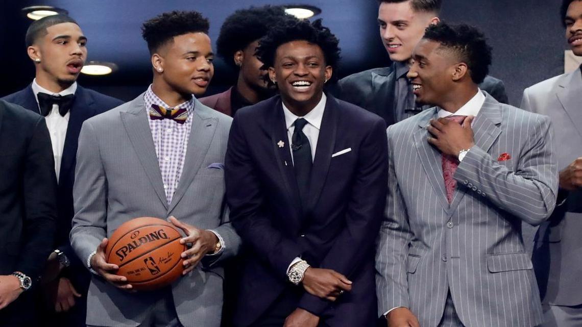 From left, Markelle Fultz, De'Aaron Fox and Donovan Mitchell gather with other draft prospects on stage for a group photo before the NBA basketball draft, Thursday, June 22, 2017, in New York.