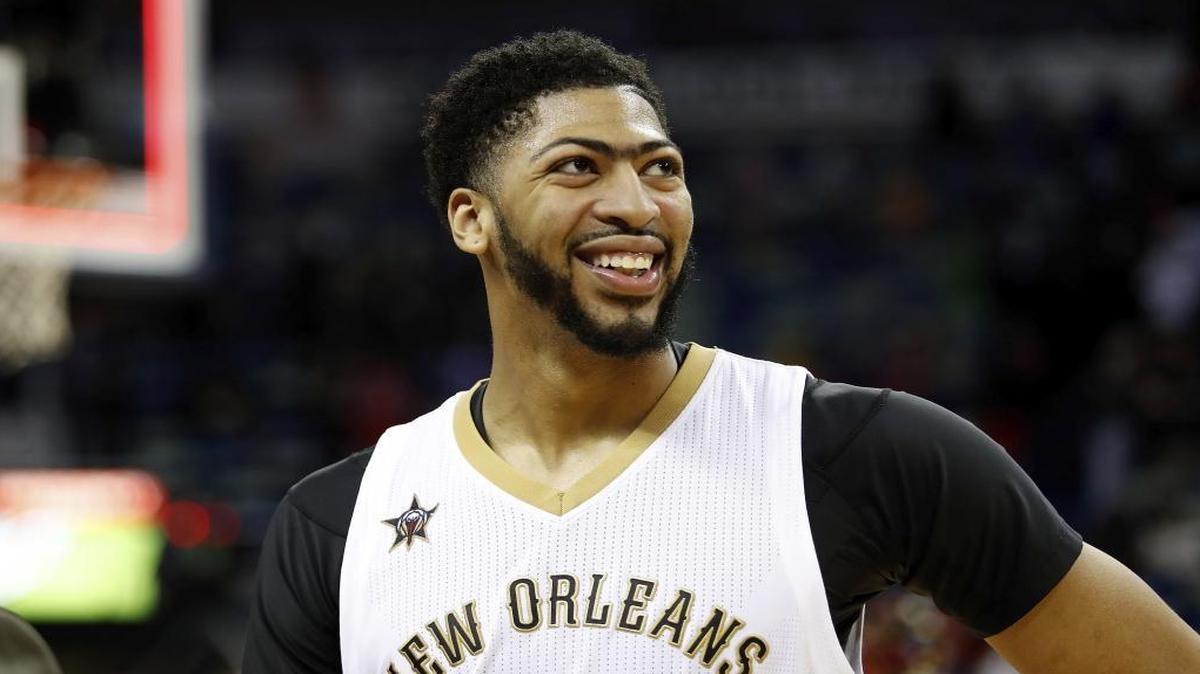 New Orleans Pelicans forward Anthony Davis (23) in the first half of an NBA basketball game in New Orleans, Monday, Dec. 26, 2016.
