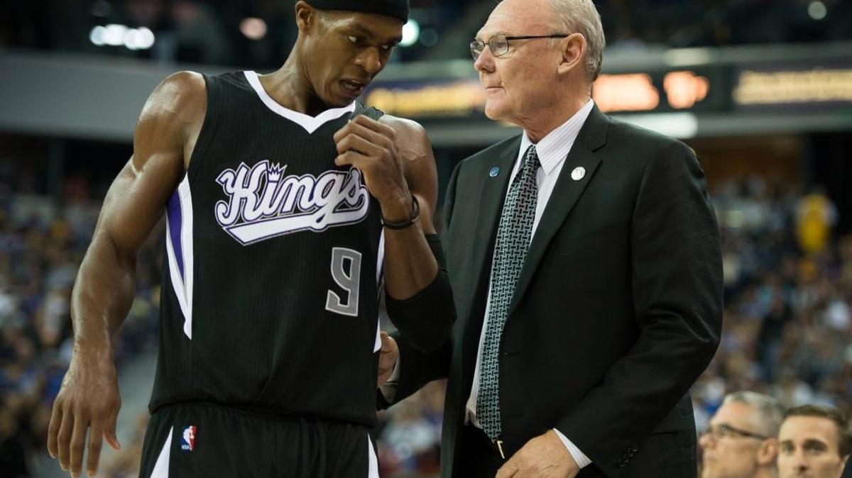 Kings guard Rajon Rondo, left, talked with Coach George Karl during a game against the Warriors on Saturday, Nov. 7, 2015, in Sacramento.