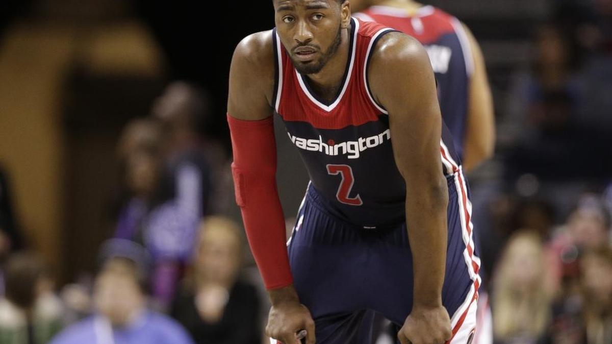 The Washington Wizards’ John Wall watched a free throw in the second half against the Charlotte Hornets on Nov. 25, 2015. The Hornets won 101-87.