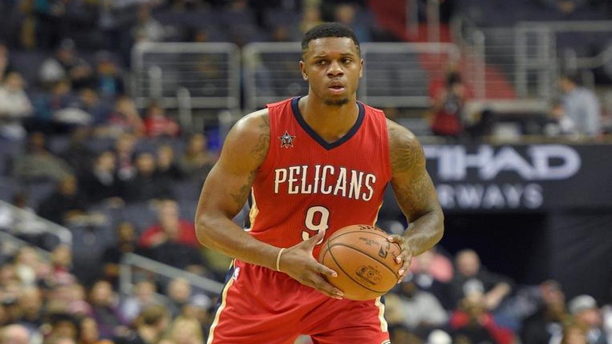 New Orleans Pelicans forward Terrence Jones (9) holds the ball during the first half of an NBA basketball game against the Washington Wizards, Saturday, Feb. 4, 2017, in Washington.