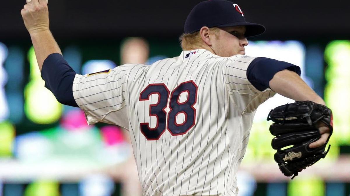 Logan Darnell pitched for the Twins against the Indians on Sept. 20, 2014, in Minneapolis.