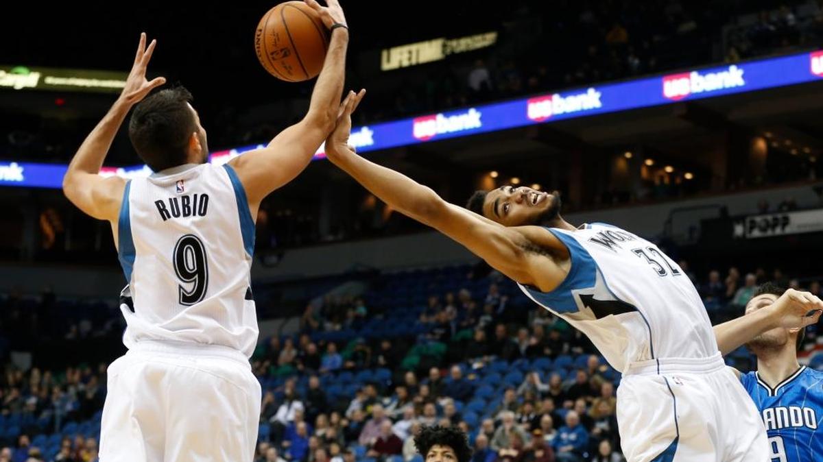 The Minnesota Timberwolves’ Karl-Anthony Towns, right, and Ricky Rubio went after the rebound against the Orlando Magic on Dec. 1, 2015, in Minneapolis.
