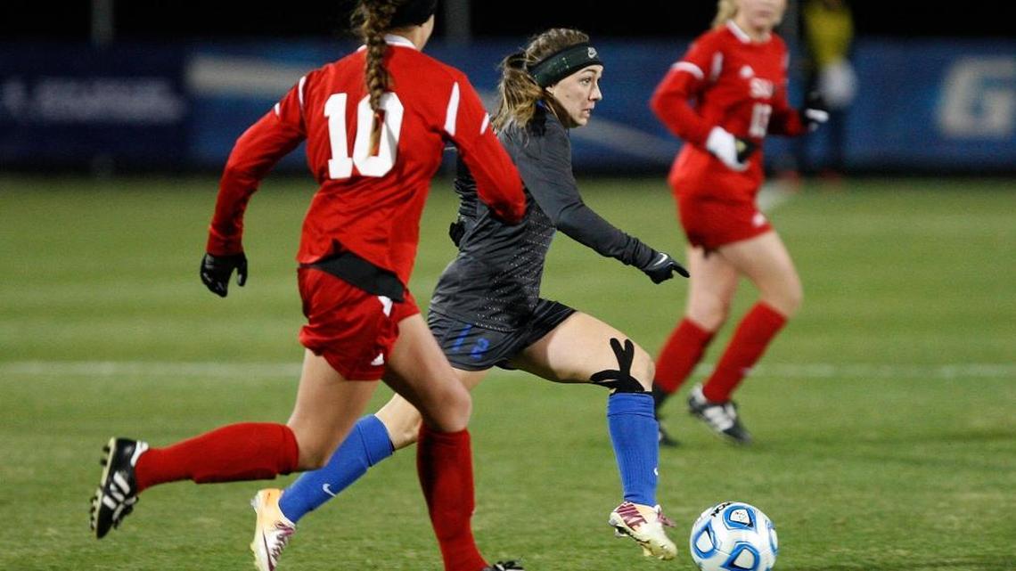 UK's Courtney Raetzman moves the ball against SIU Edwardsville during the first round of the NCAA Tournament at Bell Soccer Complex in Lexington, Ky., on Nov. 15, 2014.