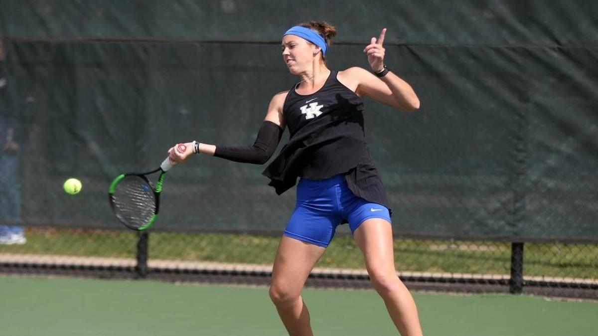 Kentucky’s Morgan Chumney defeated Michigan’s Valeria Patiuk 7-6 (5), 6-3 in singles.