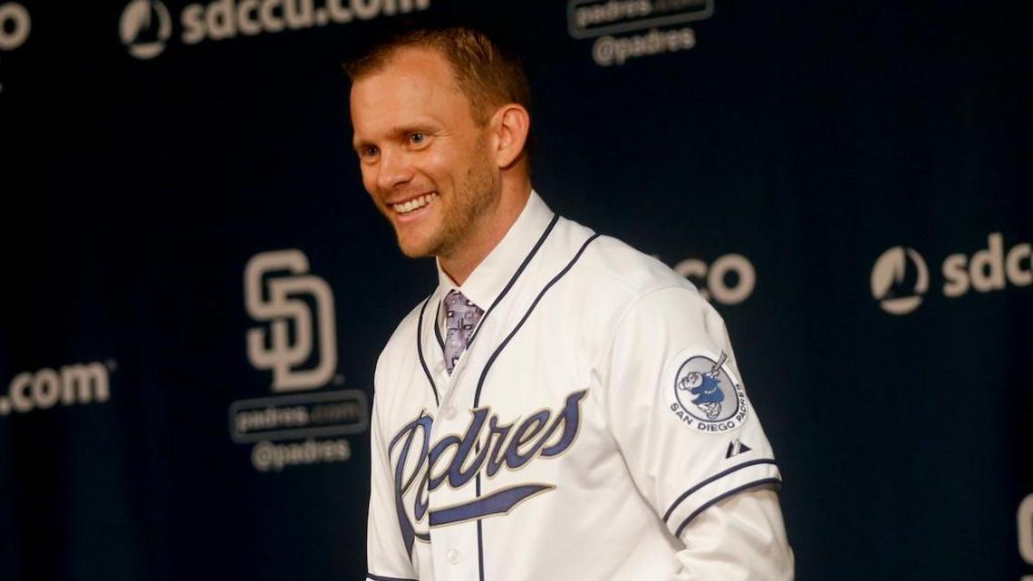 Andy Green, the new manager of the San Diego Padres, tried on his jersey at a news conference announcing his hiring Thursday, Oct. 29, 2015, San Diego.