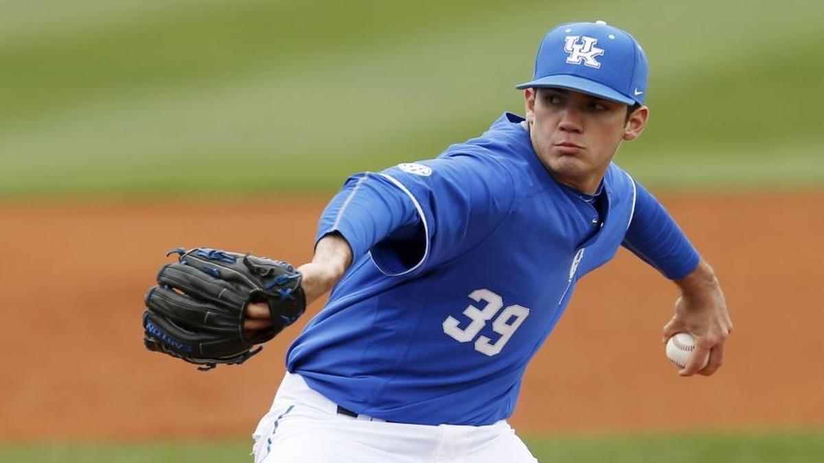 Kentucky Wildcats starting pitcher Zach Logue delivers a pitch during the game against the Vanderbilt Commodores at Cliff Hagan Stadium in Lexington, Ky on Saturday, April 1, 2017.