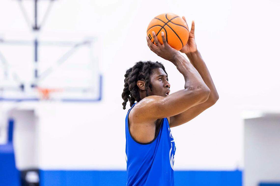 Jayden Quaintance takes part in Kentucky basketball practice last week as he continues to work his way back from knee surgery.