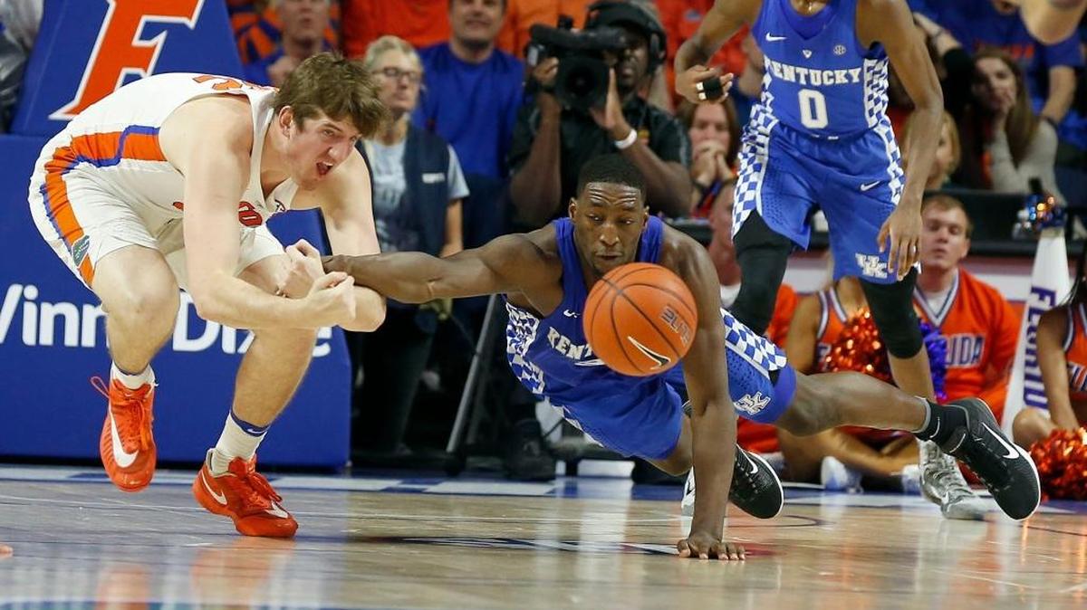 Kentucky’s Bam Adebayo, right, and Florida’s Schuyler Rimmer went after a loose ball during the Gators’ win in Gainesville on Saturday night. The Wildcats enter Tuesday night’s home game against LSU having lost three of their last four games.