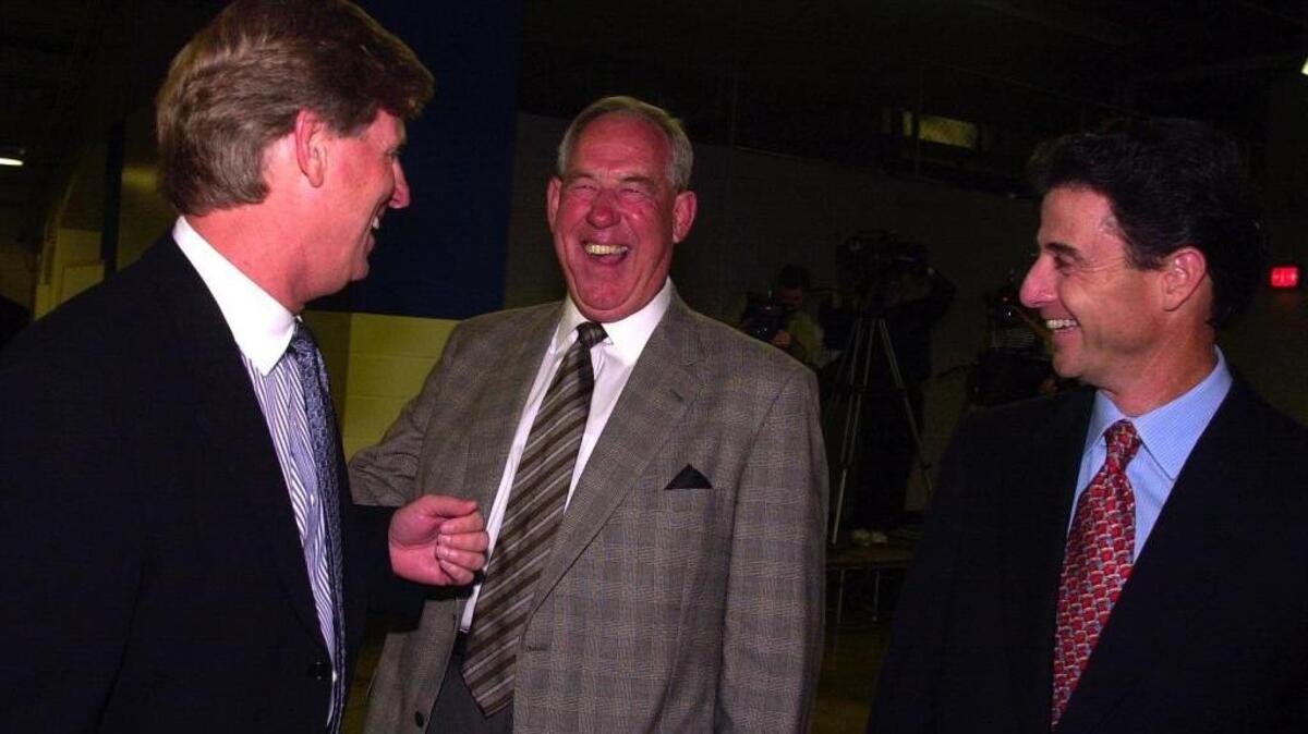C.M. Newton, center, enjoyed a laugh with football coach Hal Mumme, left, and former basketball coach Rick Pitino at a banquet in Lexington on May 12, 2000.