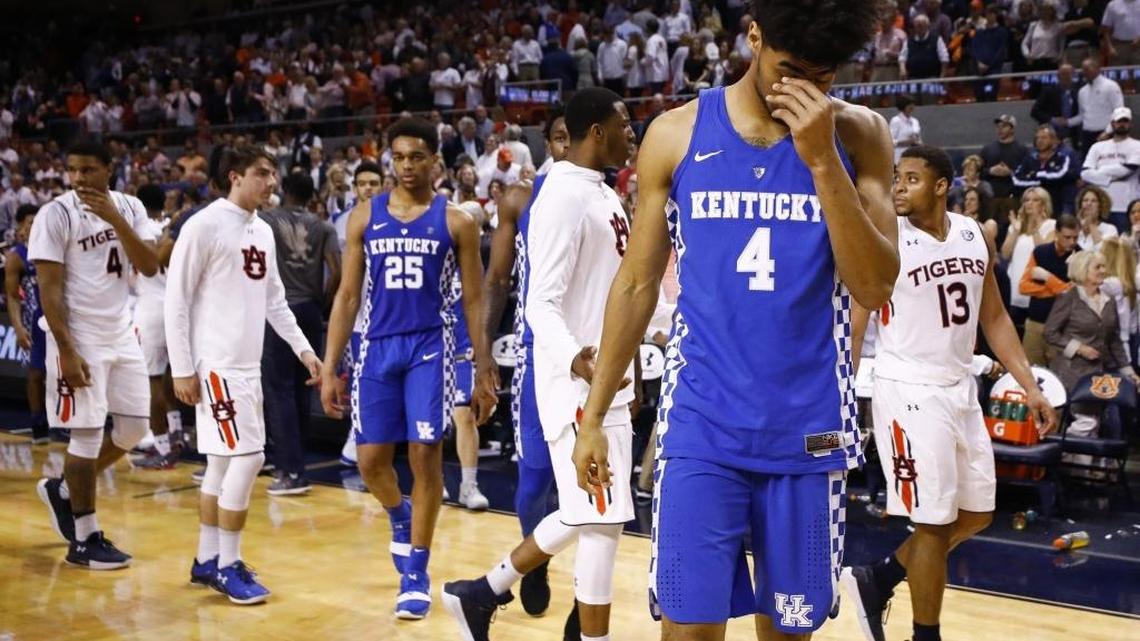 Nick Richards (4) left the floor after Kentucky’s loss at Auburn in February.