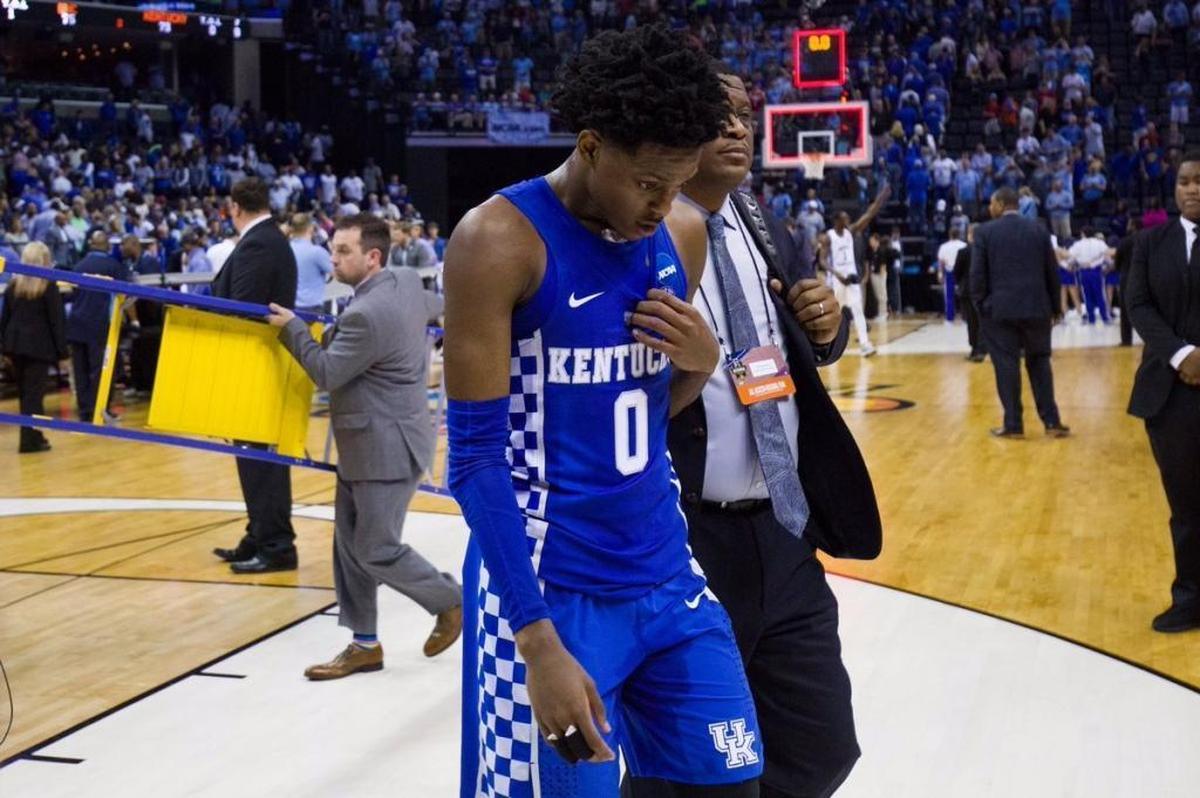 Kentucky point guard De’Aaron Fox left the floor after North Carolina defeated the Wildcats in the 2017 NCAA Tournament South Region finals.