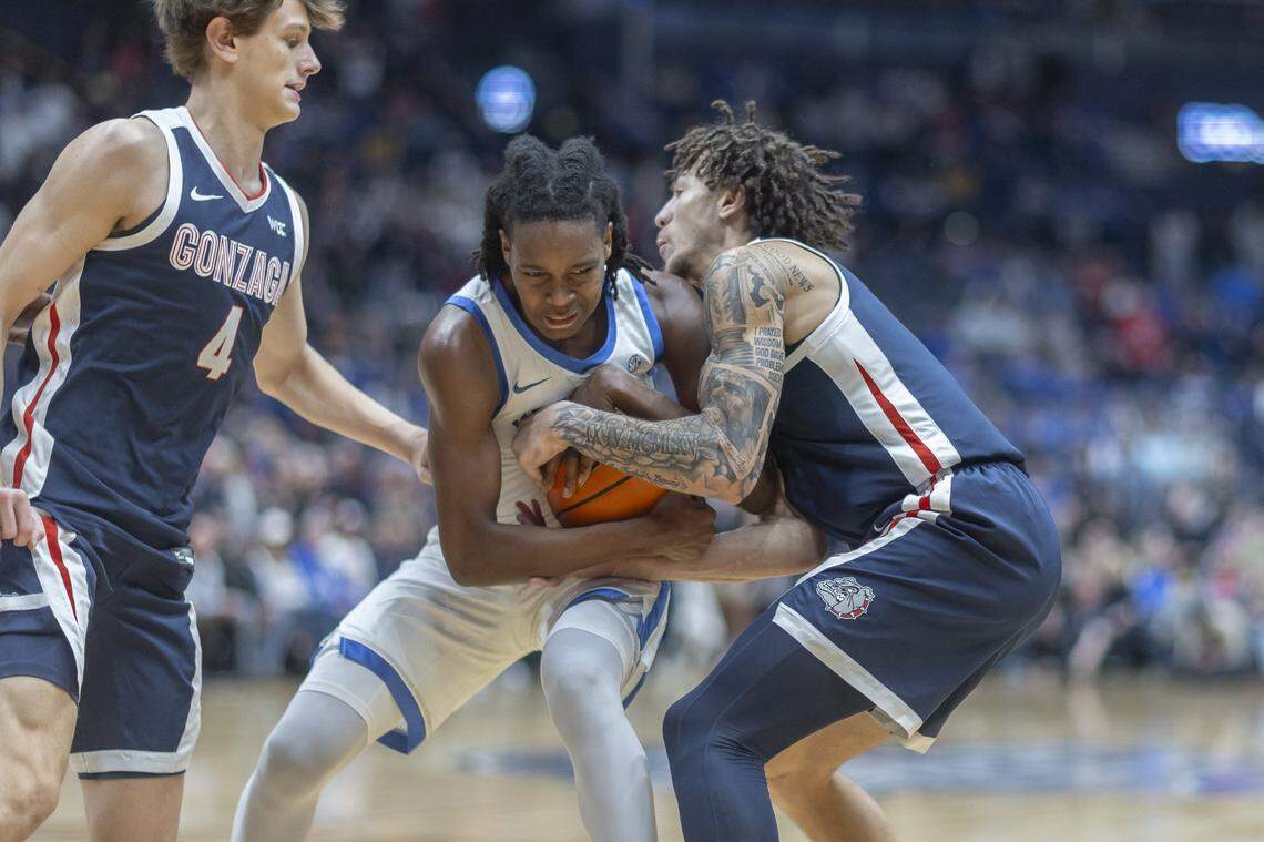 Kentucky guard Jasper Johnson and Gonzaga guard Jalen Warley fight for the ball during a game at Bridgestone Arena in Nashville, Tenn., on Friday.