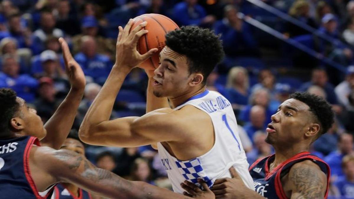 Kentucky's Sacha Killeya-Jones, center, was double-teamed in the second half against Duquesne last season. Kentucky won 93-59.