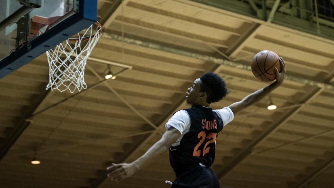 Anfernee Simons was committed to Louisville until last fall. Now, Tennessee and Florida are among his suitors.