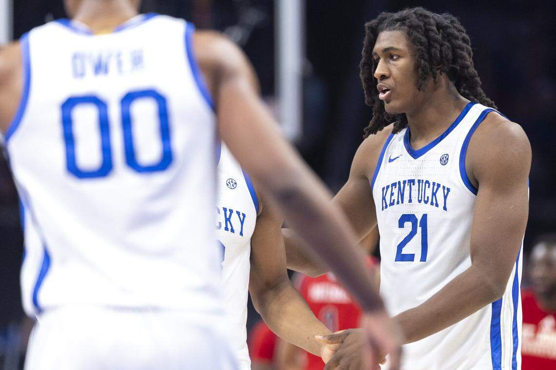 Kentucky Wildcats forward Jayden Quaintance (21) is congratulated by teammates after scoring a basket in a game against the St. John's Red Storm during the CBS Sports Classic at State Farm Arena in Atlanta, Ga., on Saturday, Dec. 20, 2025.  