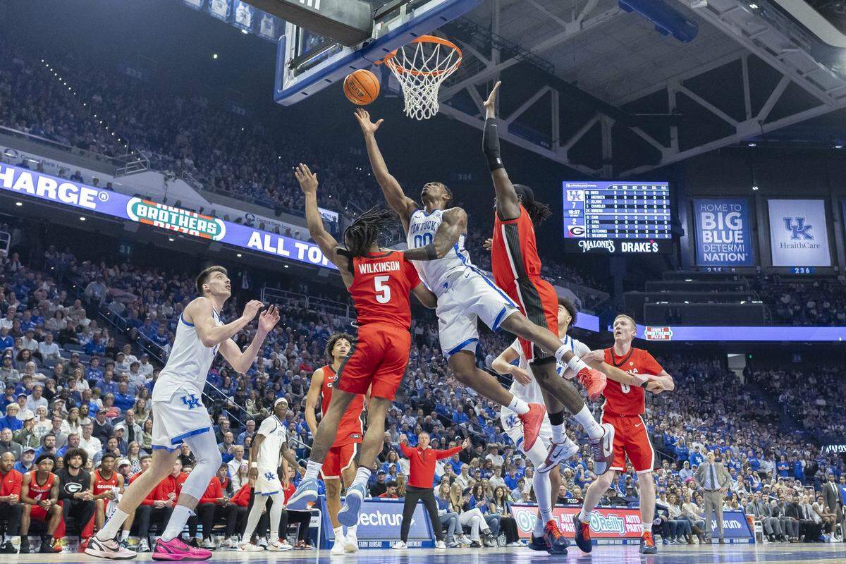 Kentucky Wildcats guard Otega Oweh (00) shoots the ball past Georgia Bulldogs guard Jeremiah Wilkinson (5) during a game at Rupp Arena in Lexington, Ky., on Tuesday, Feb. 17, 2026.