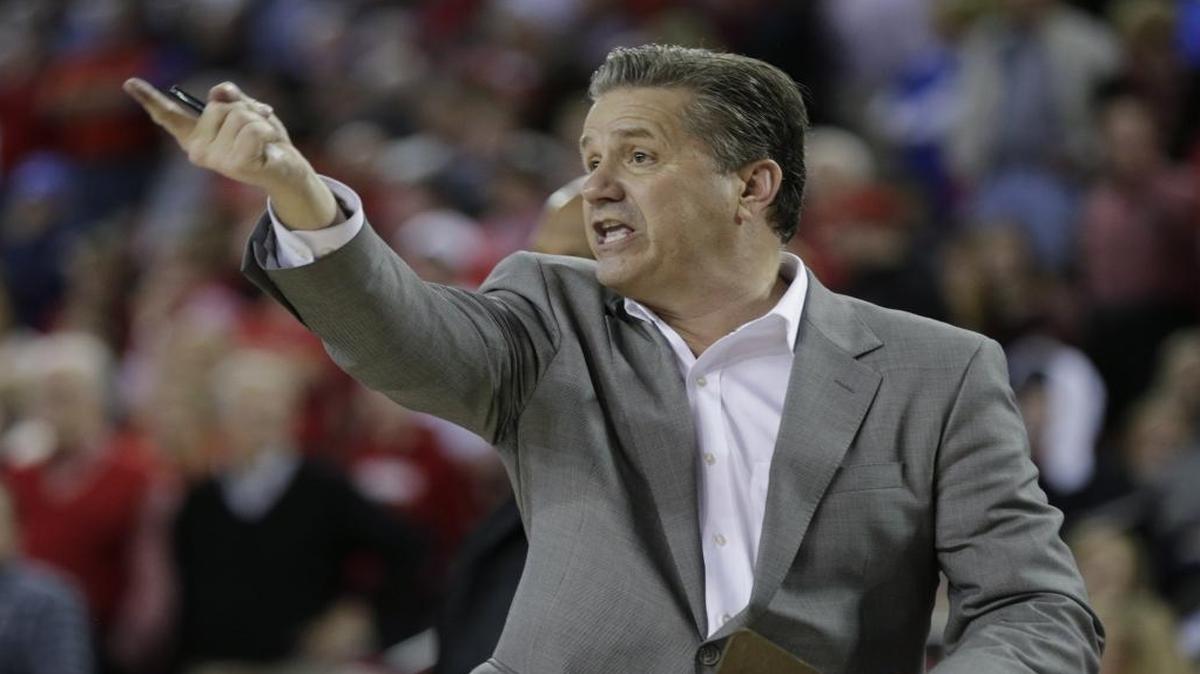 Kentucky Coach John Calipari instructed his players during a free throw in the second half against Georgia.