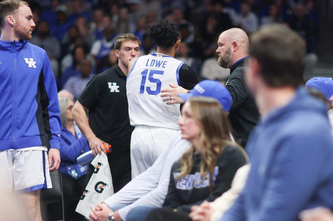 Kentucky basketball guard Jaland Lowe left UK’s game against St. John’s with an apparent right shoulder injury. Lowe returned to the game for the Wildcats in the second half.