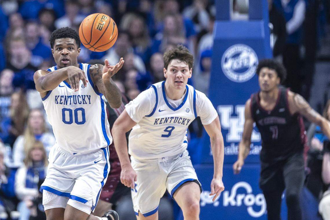 Kentucky guard Otega Oweh (00) passes the ball during a game against North Carolina Central at Rupp Arena in Lexington on Tuesday.