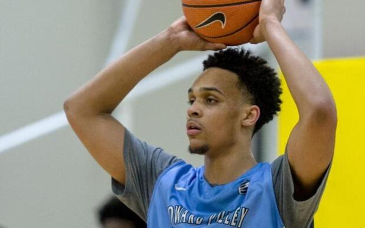 Gary Trent Jr. is one of the top shooting guards in high school basketball. Scout.com ranks him as the No. 12 overall prospect in the class of 2017.