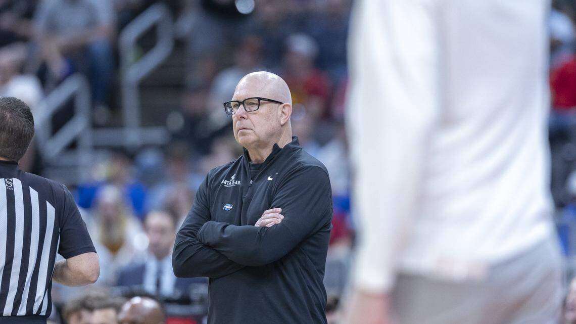 Santa Clara’s Sendek: ‘I unequivocally called timeout’ before Oweh’s buzzer beater