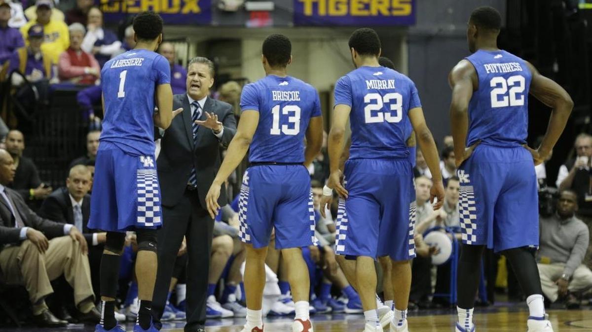 Kentucky head coach John Calipari gathered his team during a time out in the first half of the Kentucky at LSU basketball game at Pete Maravich Assembly Center in Baton Rogue, La.,, on Jan. 5, 2016.