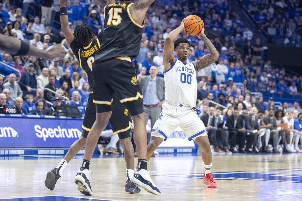 Kentucky Wildcats guard Otega Oweh (00) looks to move the ball as Missouri Tigers guard Anthony Robinson II (0) defends during a game at Rupp Arena on Wednesday.