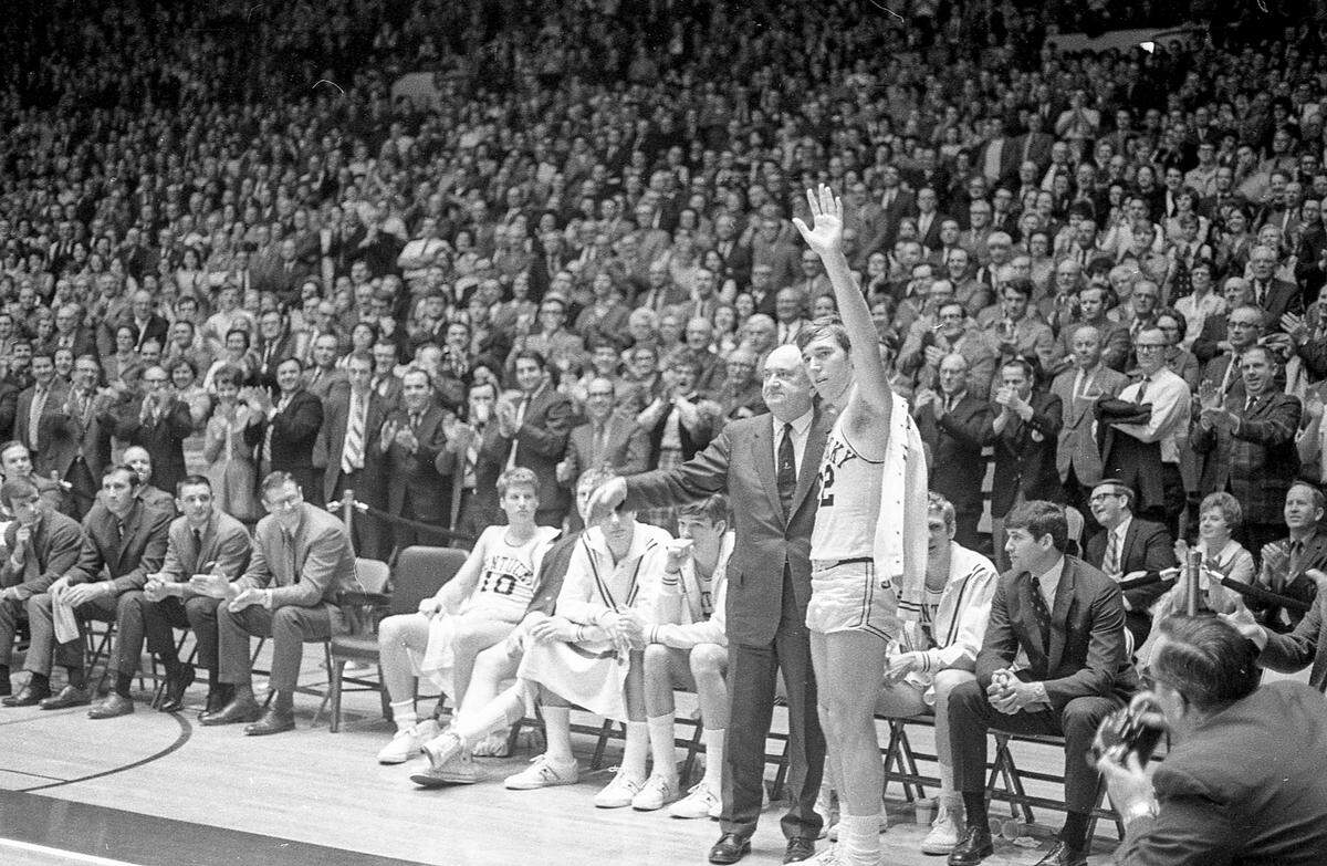 Mike Pratt waves to the Memorial Coliseum crowd of 12,000 after coach Adolph Rupp took the senior out of the game during UK’s 102-81 win over Auburn on March 2, 1970. It was Senior Day, the final home game for Pratt.
