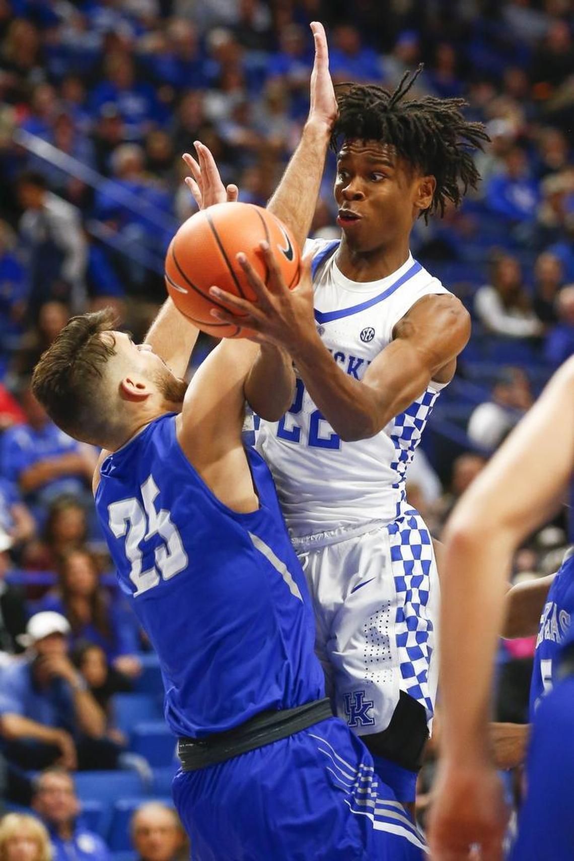 Shai Gilgeous-Alexander had four steals off the bench for the Wildcats on Friday.