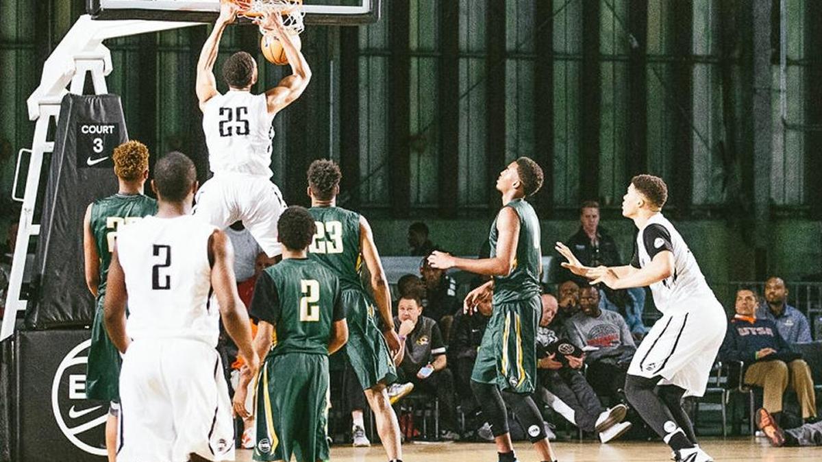 PJ Washington threw down a dunk on the Nike circuit over the summer. He’s expected to announce his college decision soon.