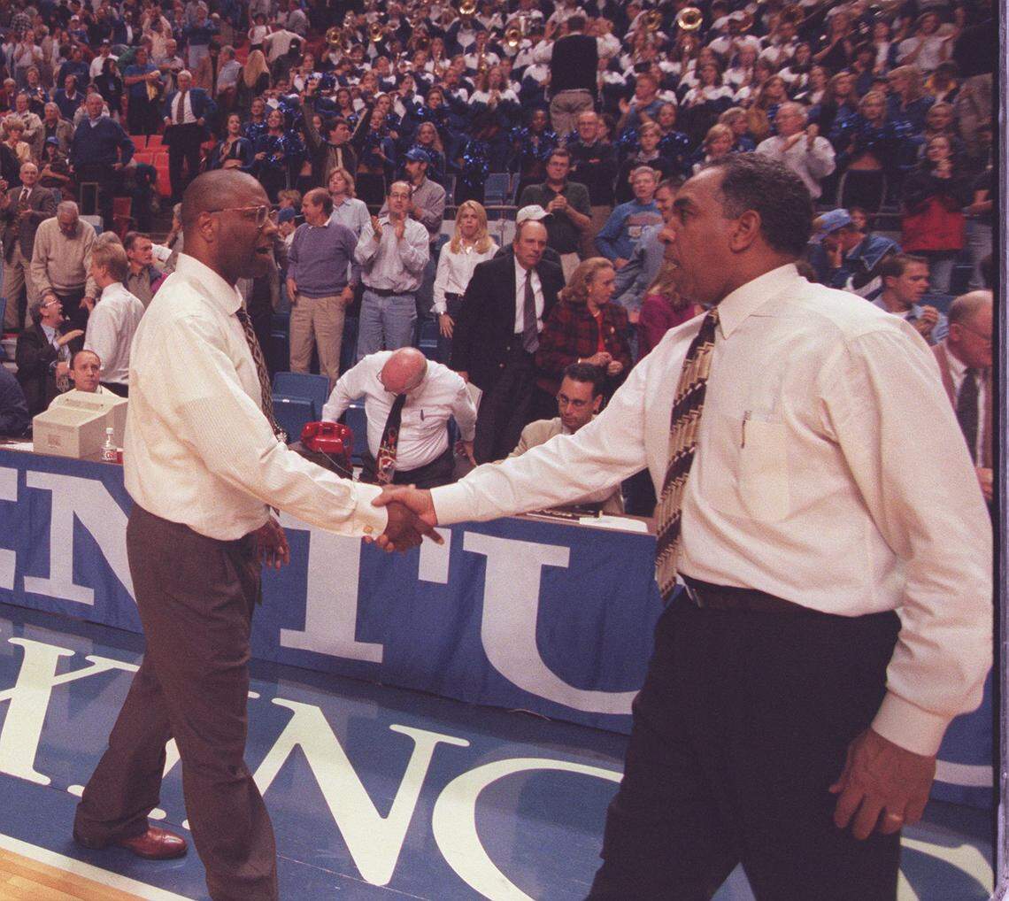 Leonard Hamilton, left, shook hands with then-Kentucky coach Tubby Smith, right, after the Wildcats beat Hamilton’s Miami Hurricanes at Rupp Arena 74-65 on Dec. 5, 1998. As a UK assistant from 1974-86, Hamilton played a large role in fully integrating the Kentucky men’s basketball program. 