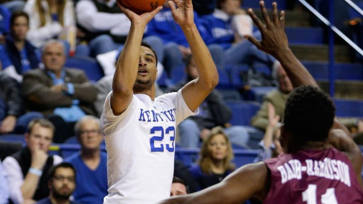 Kentucky’s Jamal Murray made a three-pointer during Wednesday night’s victory over Eastern Kentucky.