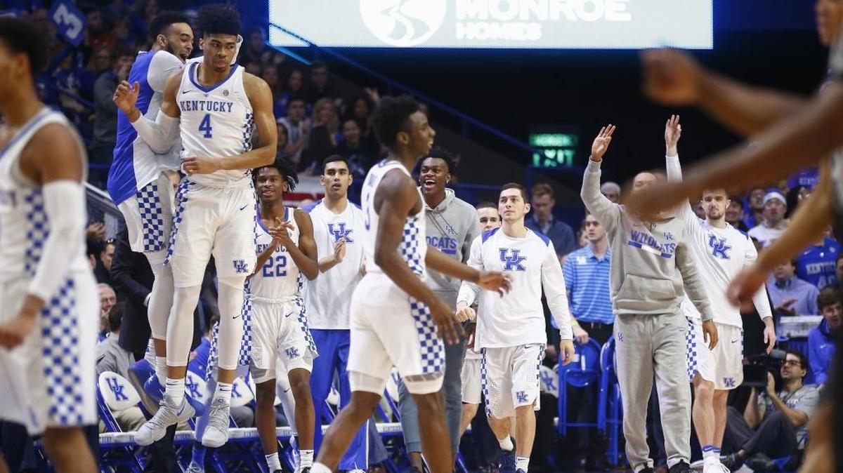 Kentucky’s Sacha Killeya-Jones (1) and Nick Richards (4) celebrated during their game against Harvard in Rupp Arena on Saturday.