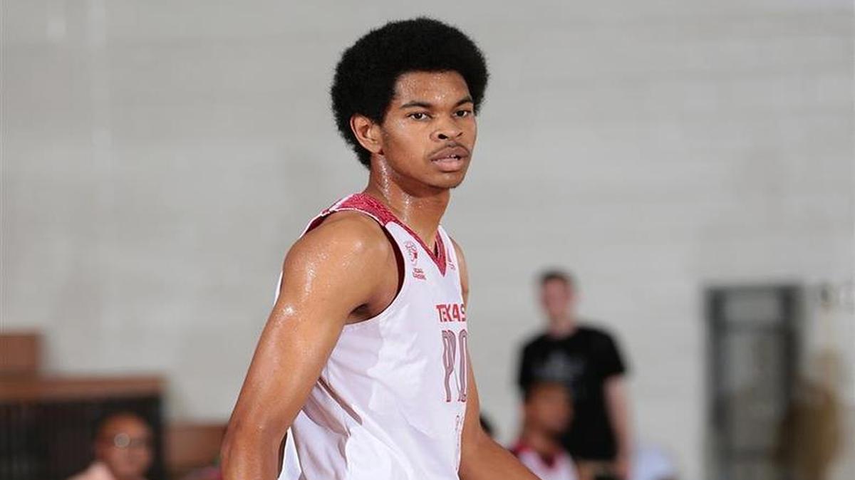 Jarrett Allen is considered one of the top 25 prospects in the recruiting class of 2016. Kentucky is among the schools on his list of possibilities.