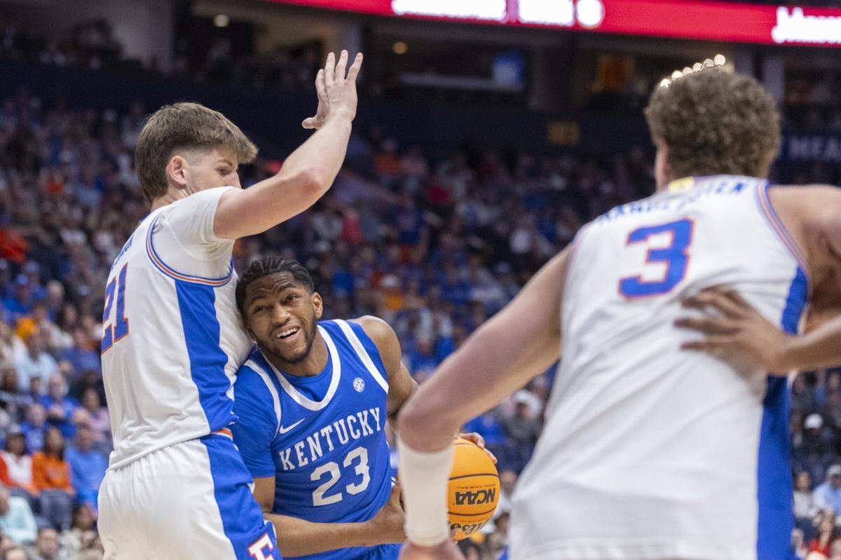 Kentucky junior forward Mouhamed Dioubate (23) looks to shoot the ball as Florida junior forward Alex Condon (21) defends during an SEC Tournament quarterfinal game at Bridgestone Arena in Nashville, Tenn., on Friday, March 13, 2026. 