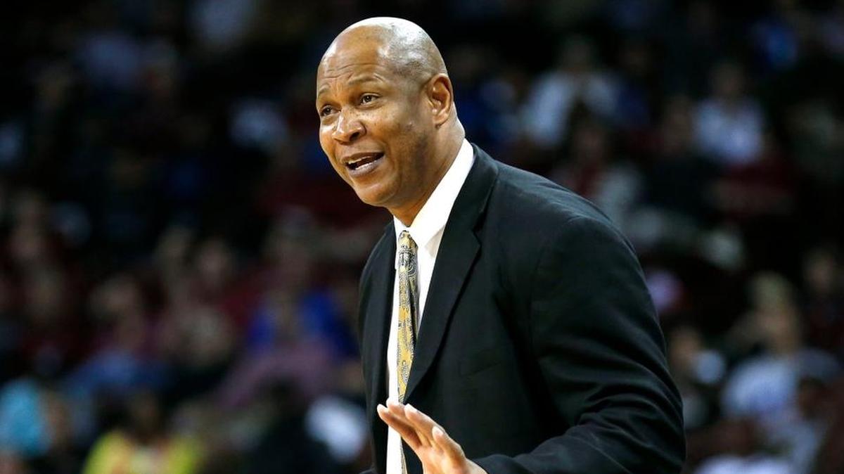 Kentucky associate head coach Kenny Payne led the Wildcats after head coach John Calipari was ejected during UK’s game at South Carolina in 2016. Payne has been an assistant under Calipari at UK since 2010.