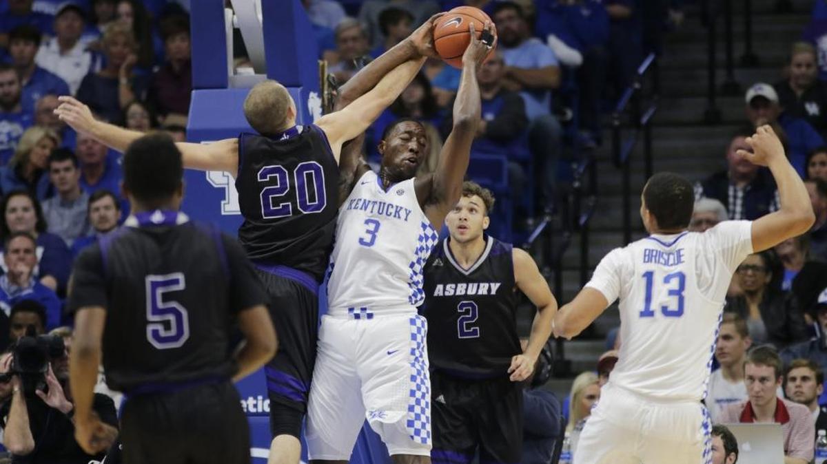 Kentucky’s Bam Adebayo (3) grabbed a rebound from Asbury’s Alex Dennis (20) during Sunday night’s exhibition.